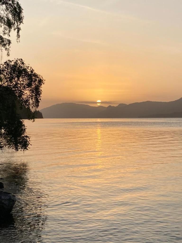 Хостел Loch Ness Lochside - Adults Only, Social Backpackers Atmosphere Инвермористон